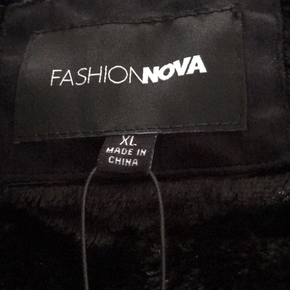 Fashion nova(Always Ready Velvet Puffer jacket) - Picture 5 of 6